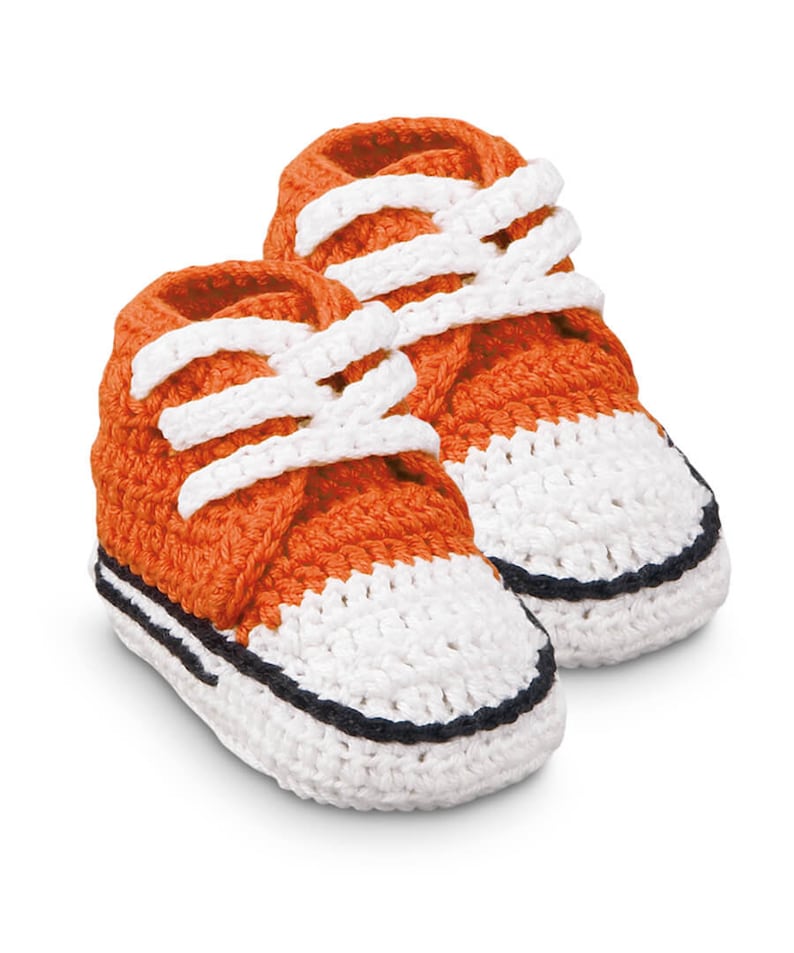 Newborn Crib Shoes Hand Crochet Converse Sneakers Knit Booties Newborn Baby Girls Boys Socks Baby Shower Gift with Gift Box